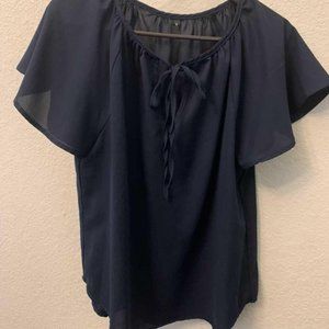BOUTIQUE WOMEN’S MEDIUM SHEER NAVY BLUE FLOWY TOP-